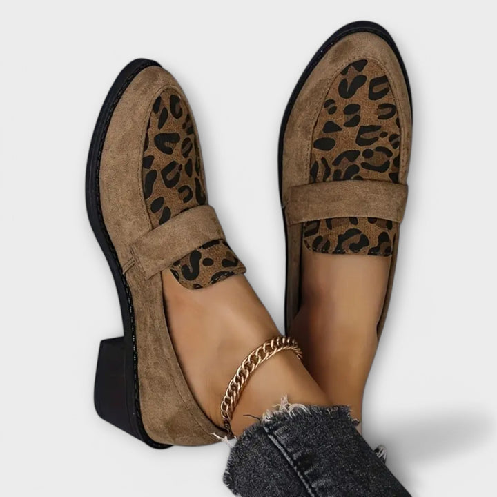 Kriemhilde - Wildleder-Loafer mit Leoparden-Futter