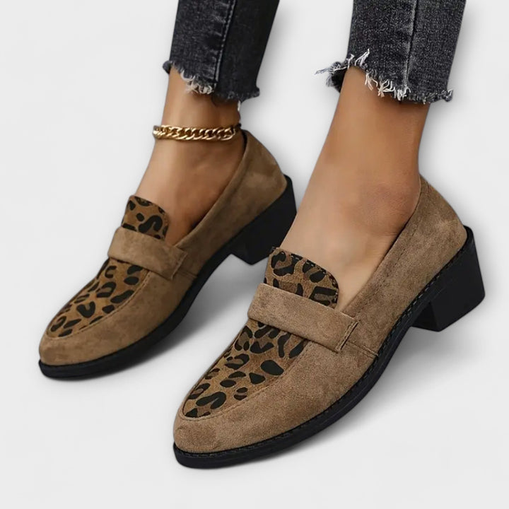 Kriemhilde - Wildleder-Loafer mit Leoparden-Futter