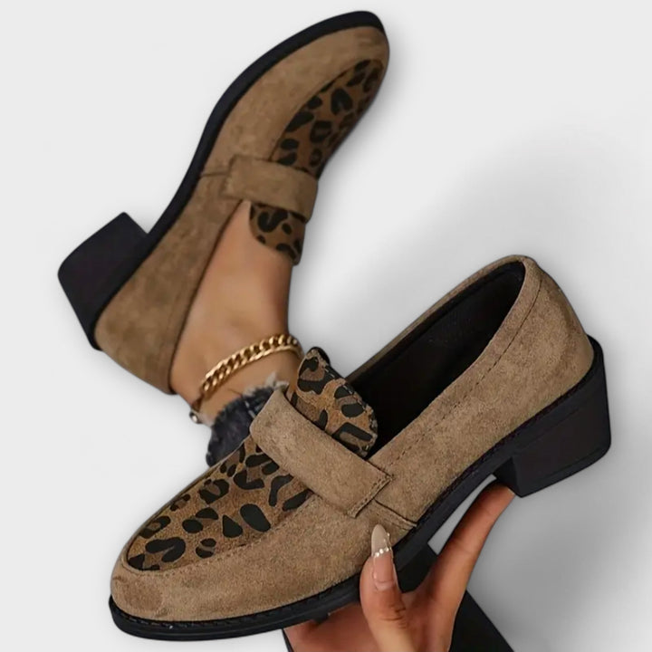 Kriemhilde - Wildleder-Loafer mit Leoparden-Futter