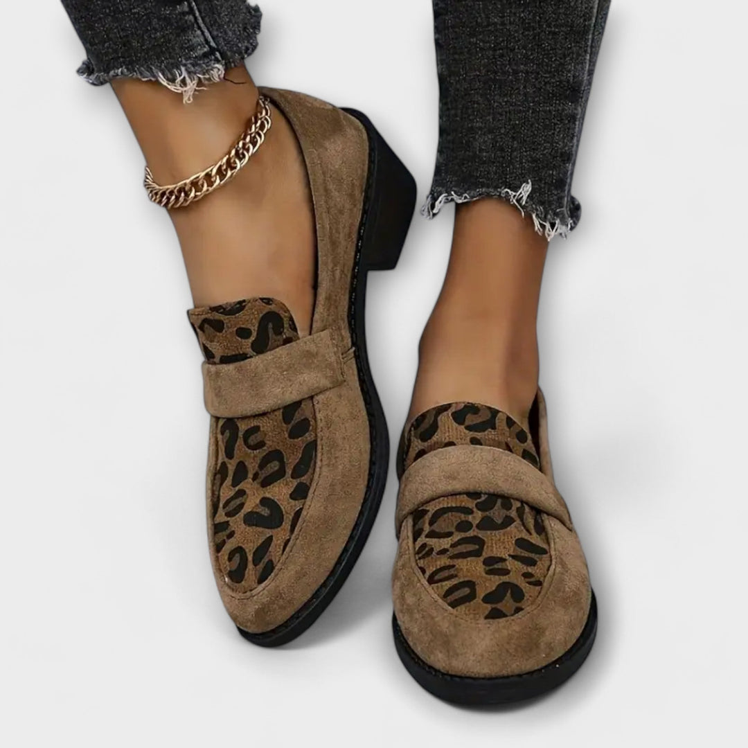 Kriemhilde - Wildleder-Loafer mit Leoparden-Futter